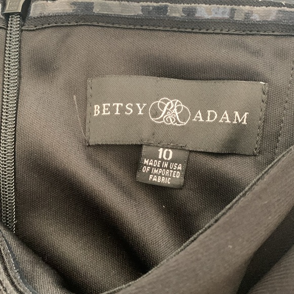 Betsy & Adam gown. Size 10 ONLY worn once Superb condition. Strapless Great deal - Picture 5 of 8